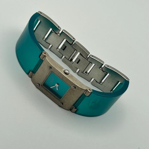 GUESS Silver Teal Stainless Steel Women’s Watch Working New Battery - Picture 7 of 8